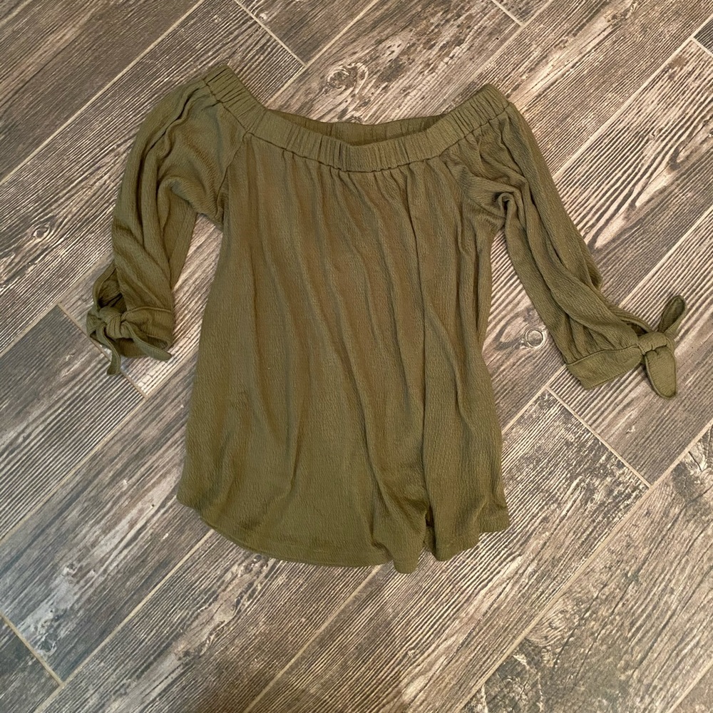 Abercrombie & Fitch off the shoulder top